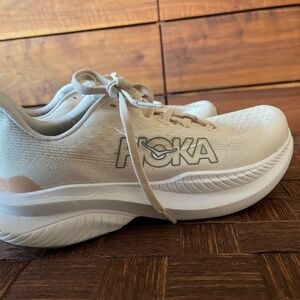 HOKA W MACH 6-TN/WH  Like New, Size W8